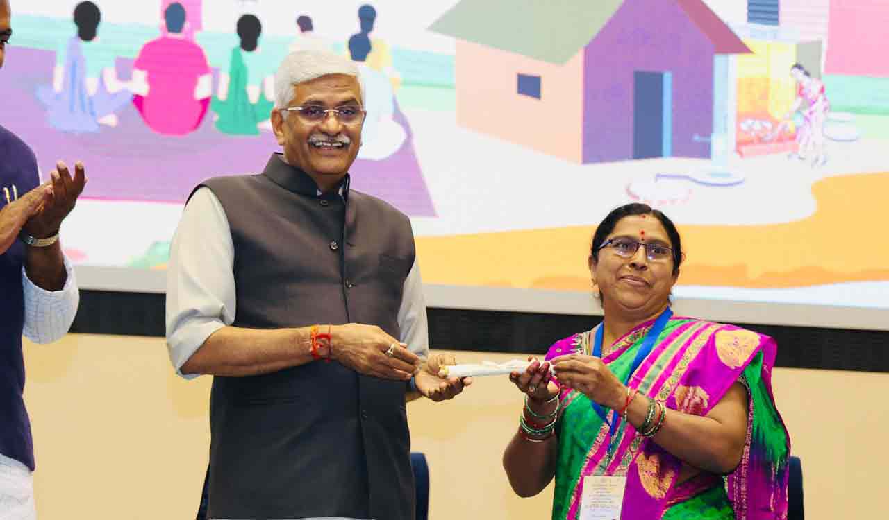 Mukhra (K) Sarpanch felicitated for making village ODF plus model