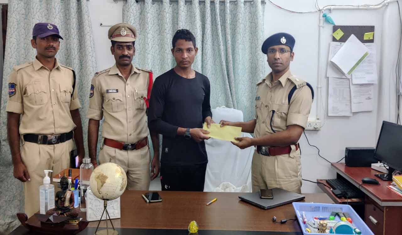 Mulugu: Maoist action team commander surrenders