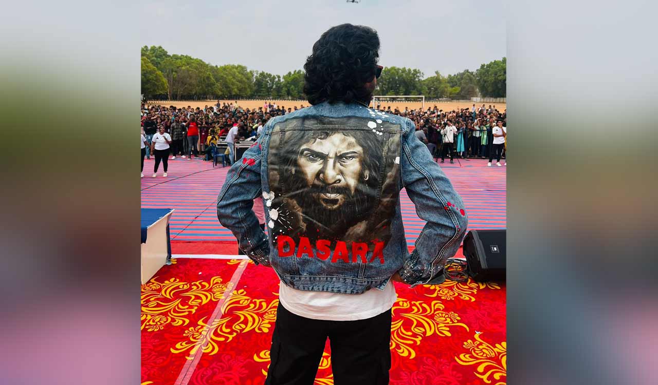 Nani performs “Dhoom Dhaam Dhosthaan” in a college in Bangalore