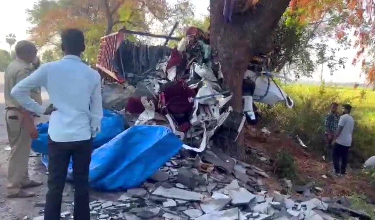 One killed after lorry crashes into tree in Jagtial