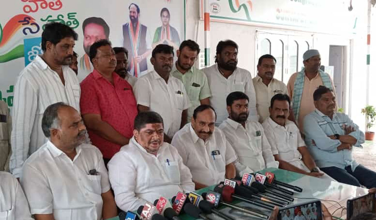 Congress leaders with energy to walk can take up padayataras: Ponnam