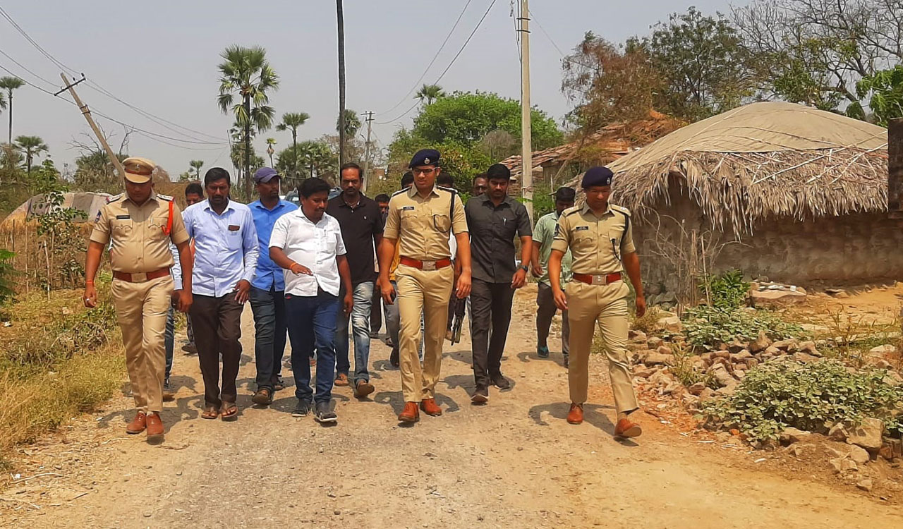 Mulugu: SP Gaush Alam urges people of Banjarupally to shun superstitions