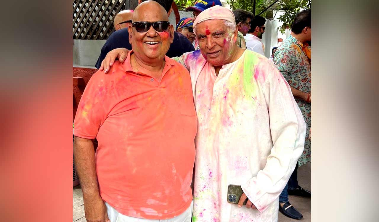 Satish Kaushik’s last social media post is from Javed Akhtar’s Holi party