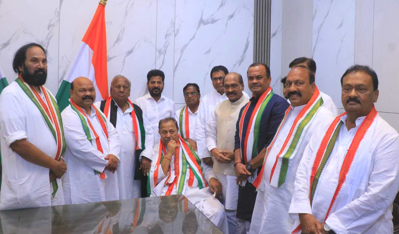 Senior Telangana leader Srinivas returns to Congress