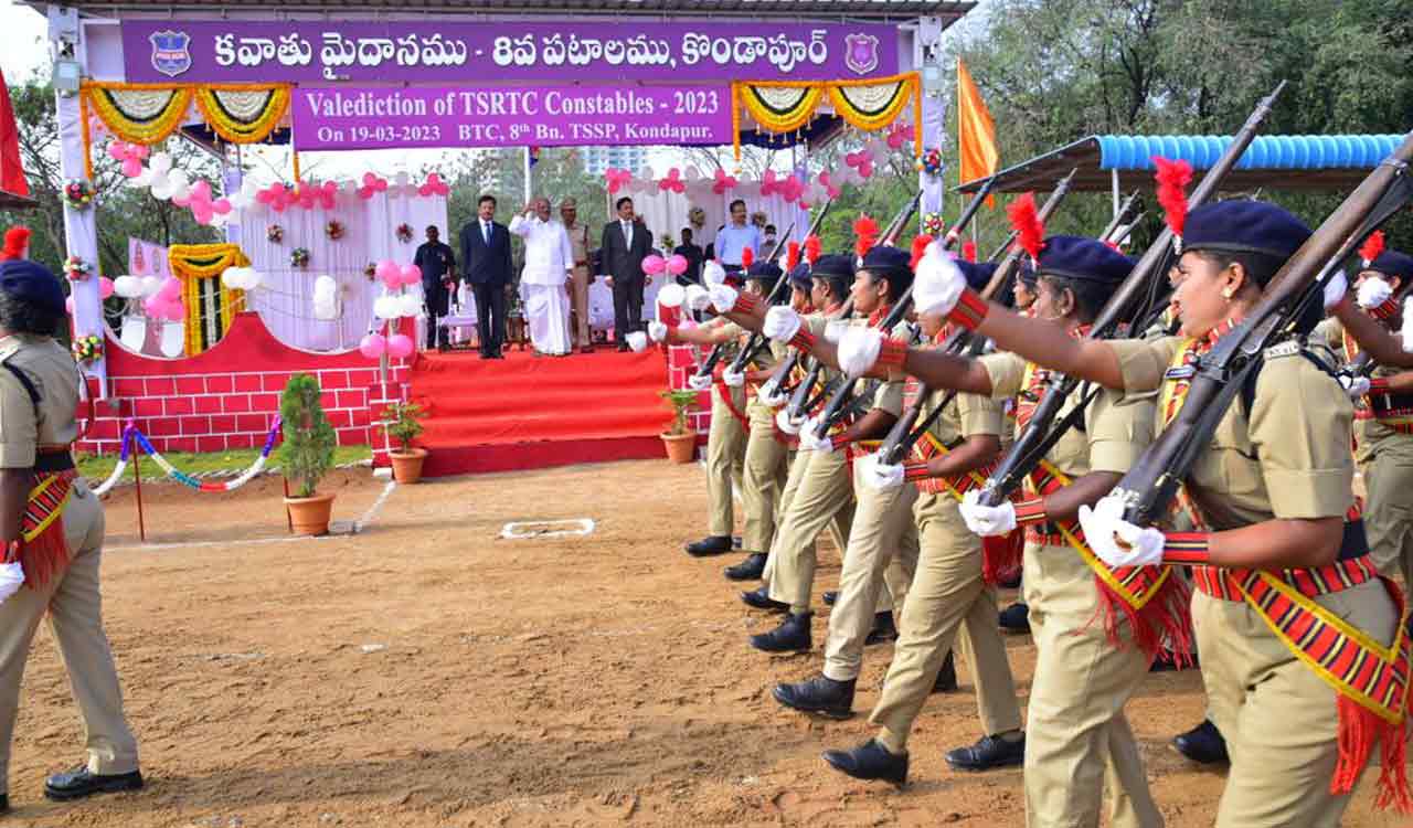 Hyderabad: Training of 166 constables of TSRTC concludes in Kondapur
