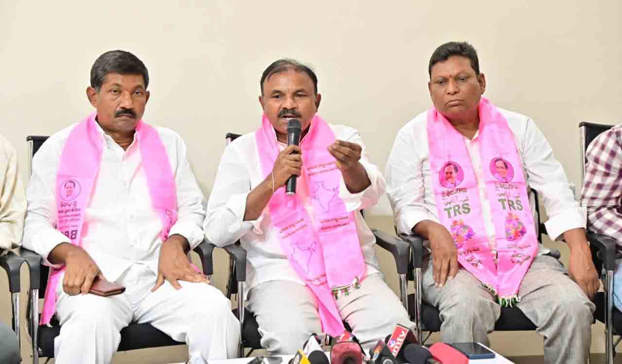 Telangana activists accuse Ponguleti of helping BJP grow in Khammam