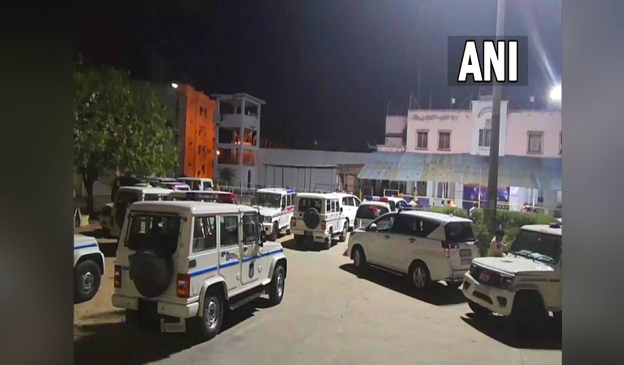 To check illegal activities Gujarat police conduct raids at 17 jails in state