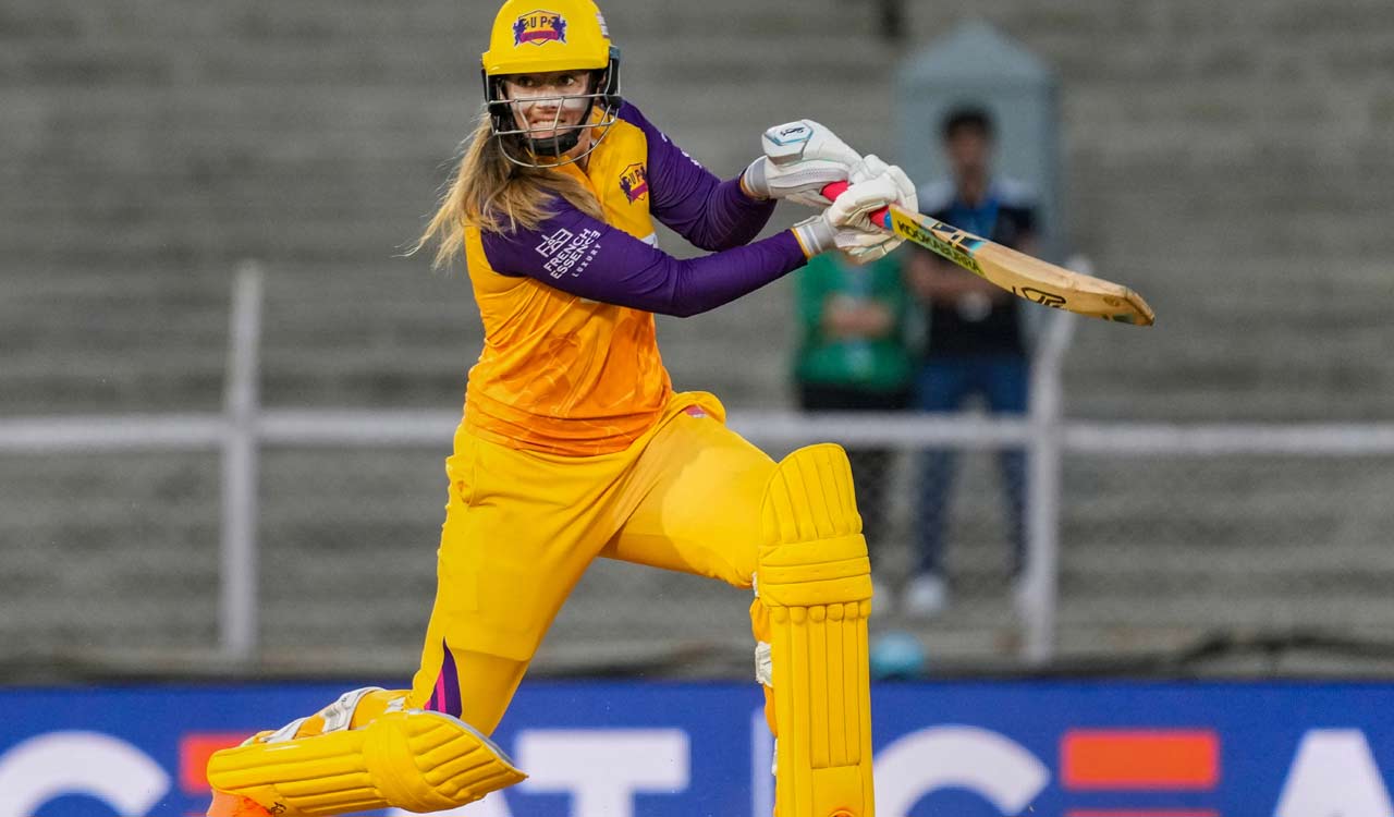 WPL: UP Warriorz stun Gujarat Giants by three wickets, qualify for play-offs