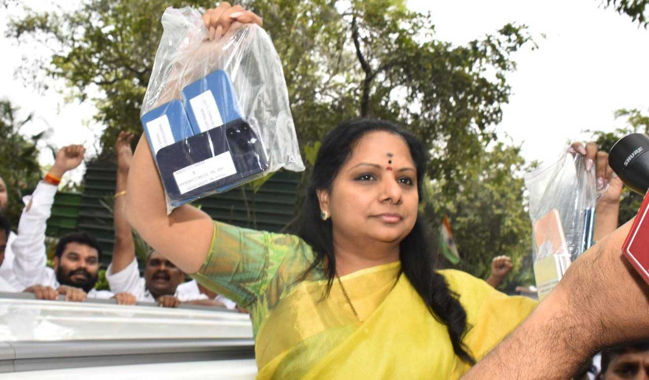 Kavitha dismisses propaganda of destroying phones, submits devices to ED