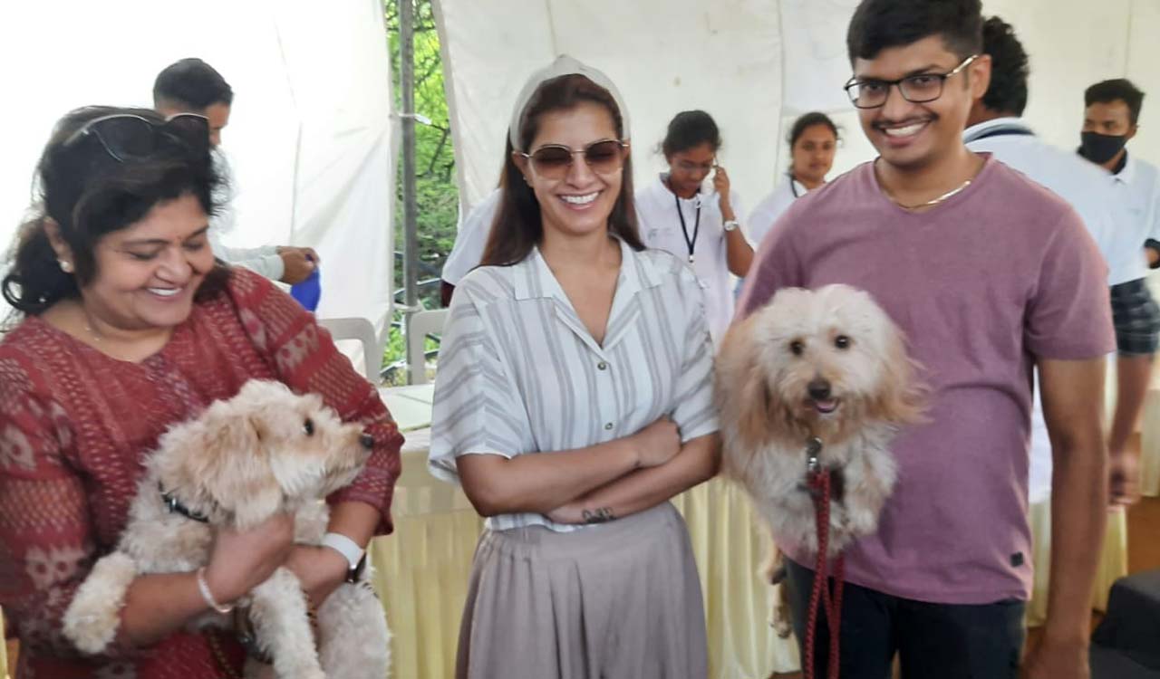 Varalaxmi Sarathkumar flags off HDRF pet vaccination drive in Hyderabad