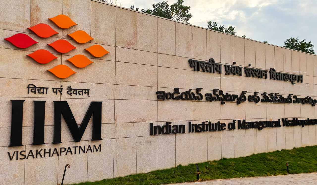 IIM Vizag begins training programme for IAS, IPS officers