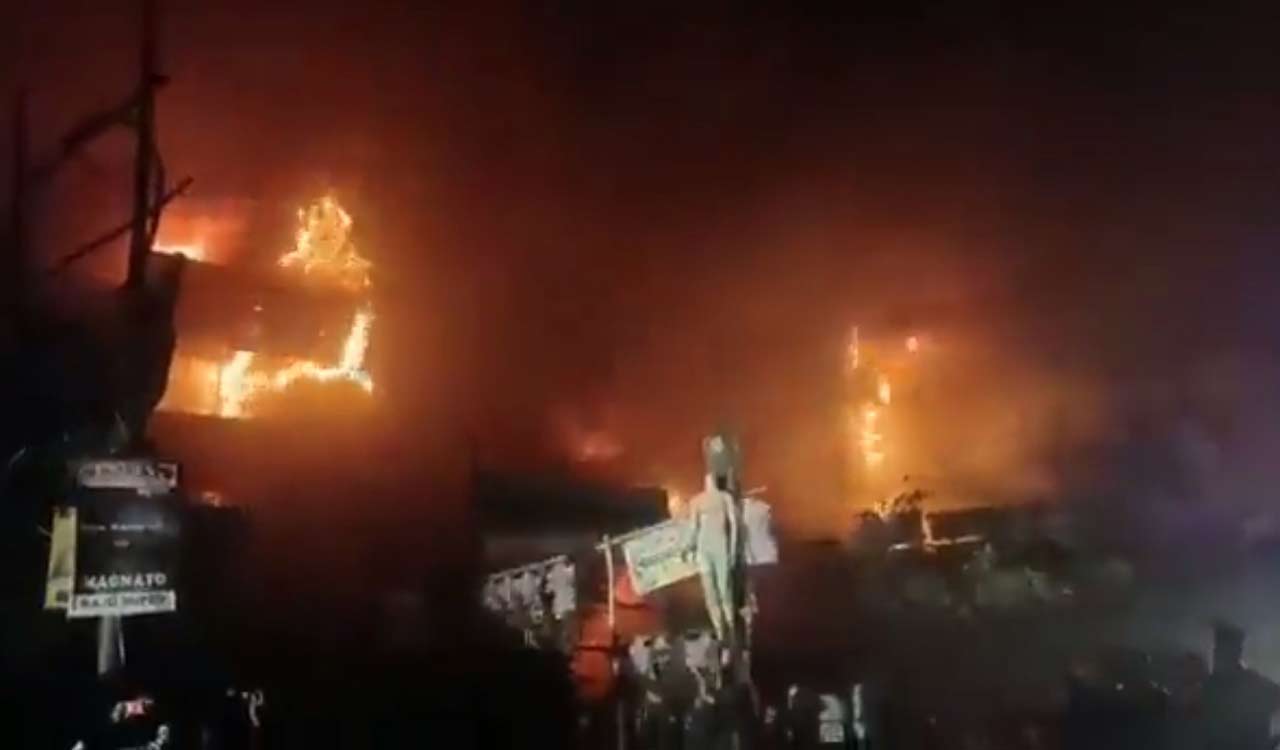 Uttar Pradesh: 500 shops gutted as major fire breaks out in Kanpur