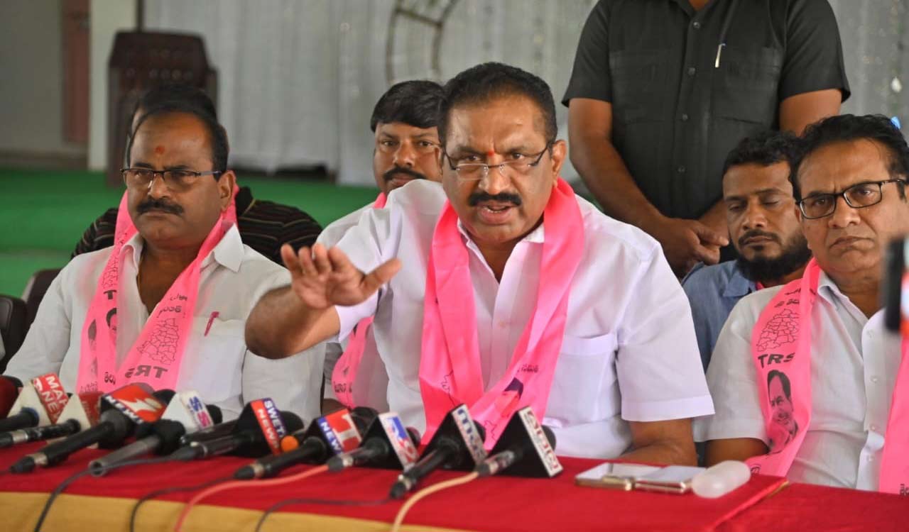 Karimnagar Mayor says Bandi did not support rain affected people