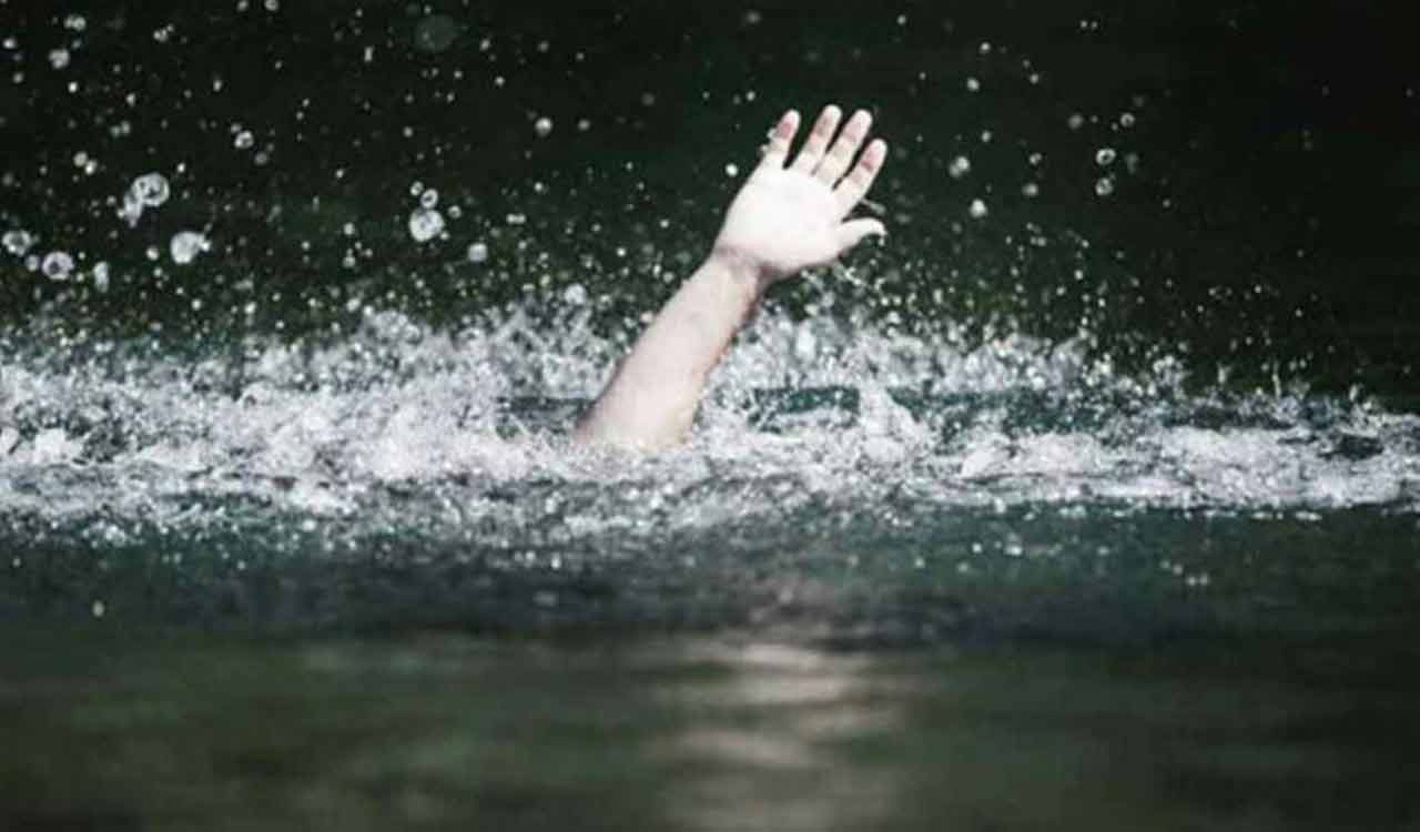 Mahabubabad: Farmer jumps into well to escape from bee attack, drowns