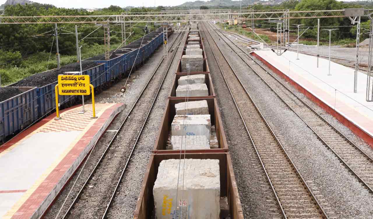 SCR creates history in freight loading