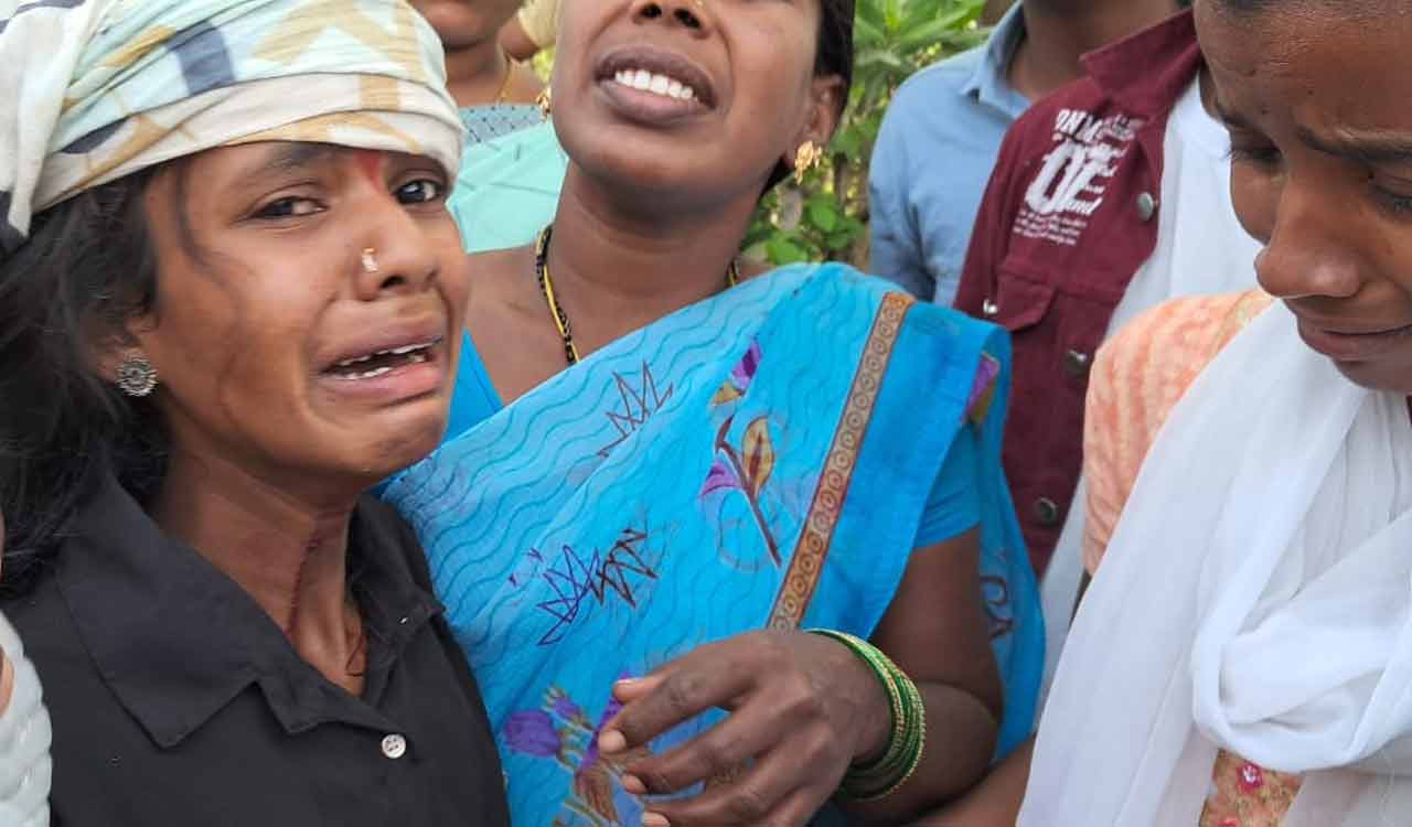 Four girl students injured as crane hits auto in Medak