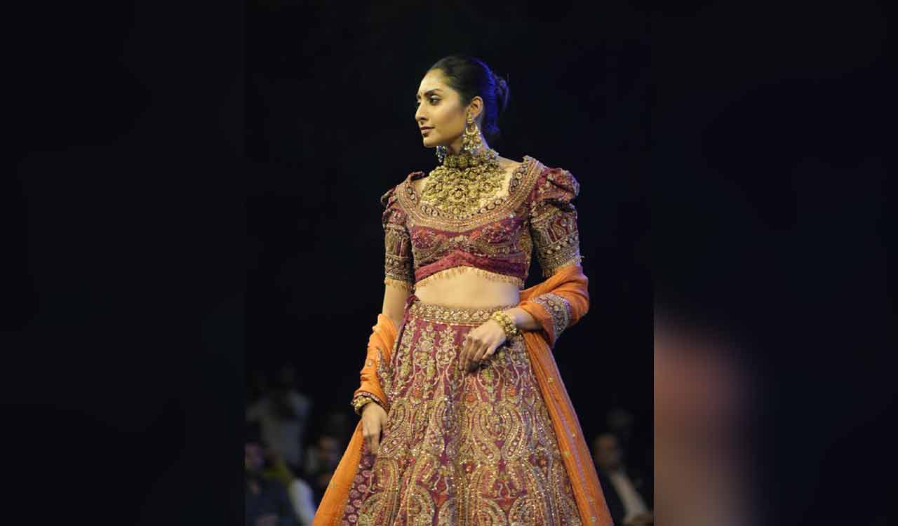 Indian Jeweller hosts fashion show to unveil macro jewellery trends for 2023