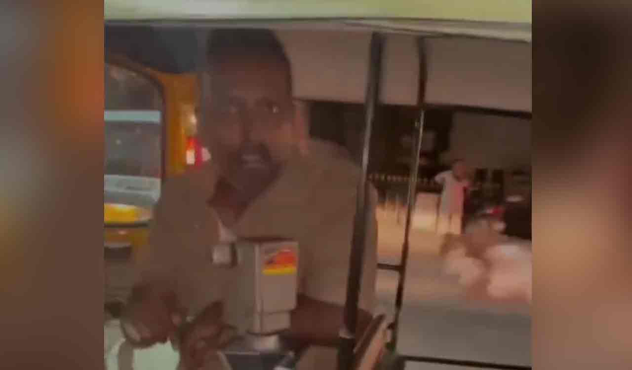 Watch: Auto Driver lashes out at Passenger to speak in Kannada