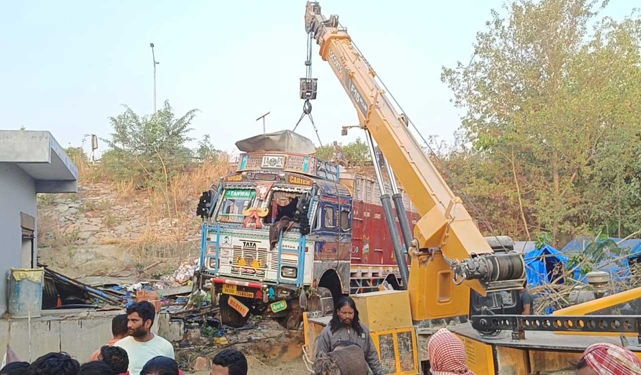 Three of family killed after lorry crashes into roadside hut in Sangareddy