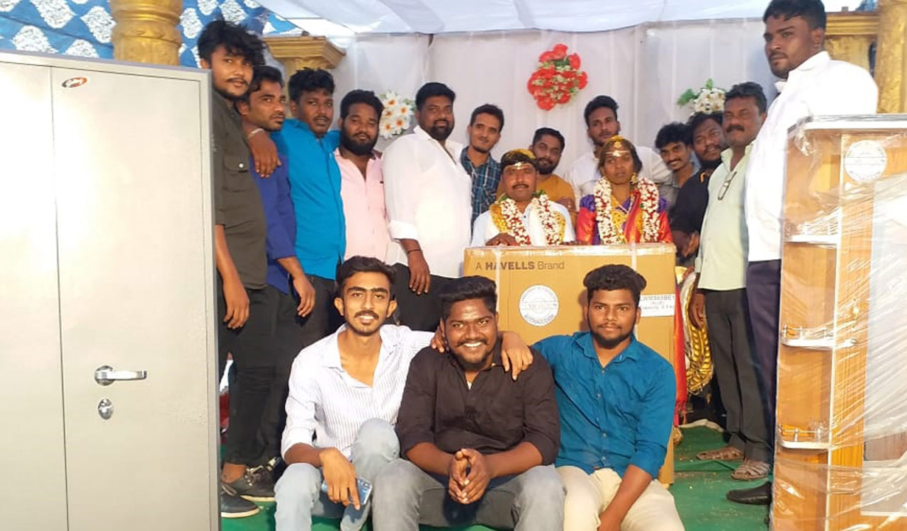 Kothagudem: Youth donates home appliances to PwD couple