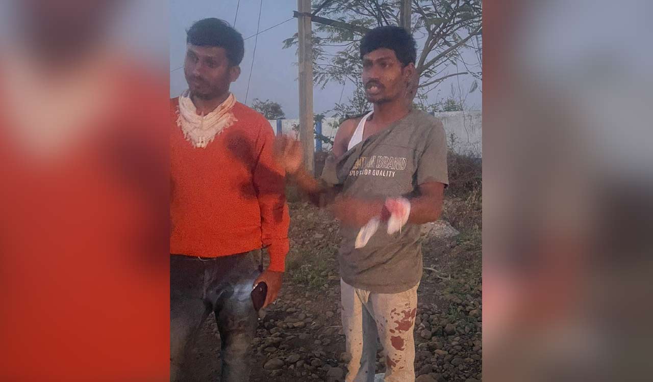 Miscreants attack Lorry driver and cleaner, decamp with Rs 7 lakhs cash in Medak 