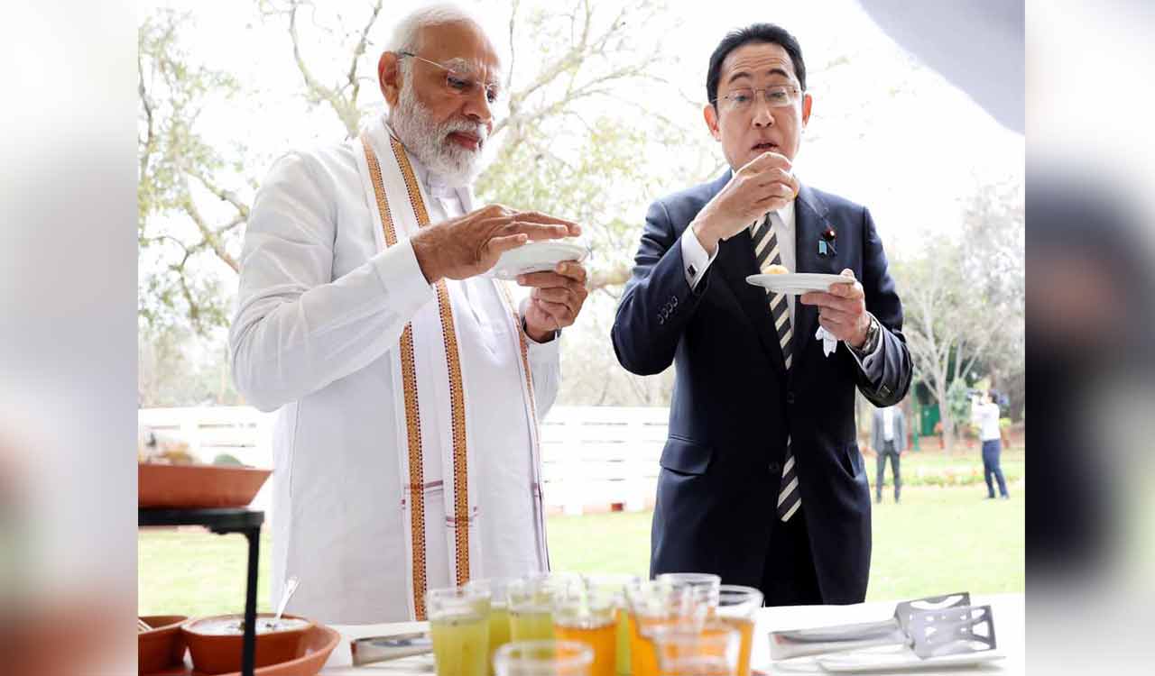 PM Modi and Japan PM Fumio Kishida indulge in ‘Golgappas’