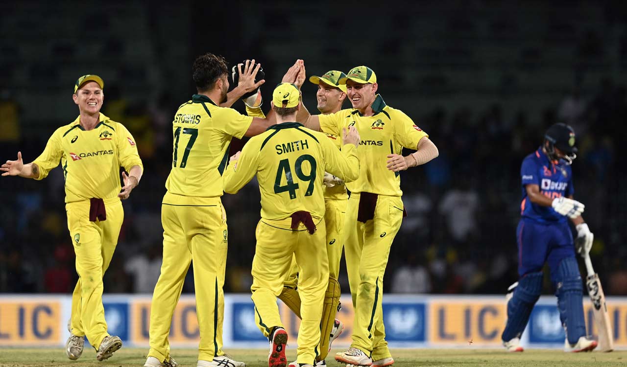 IND vs AUS, 3rd ODI: Indian batting chokes again, Australia clinch series