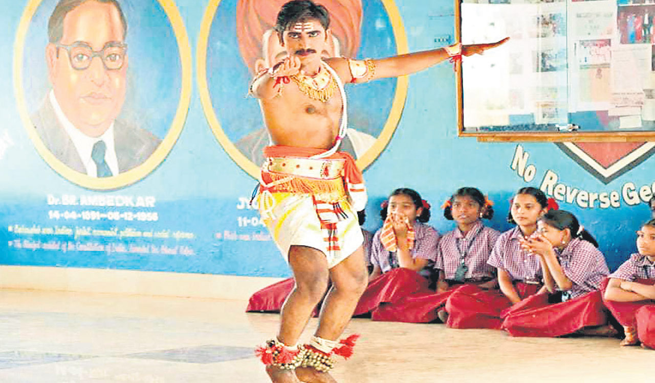 Telangana’s Raj Kumar keeping ‘Perini Natyam’ alive