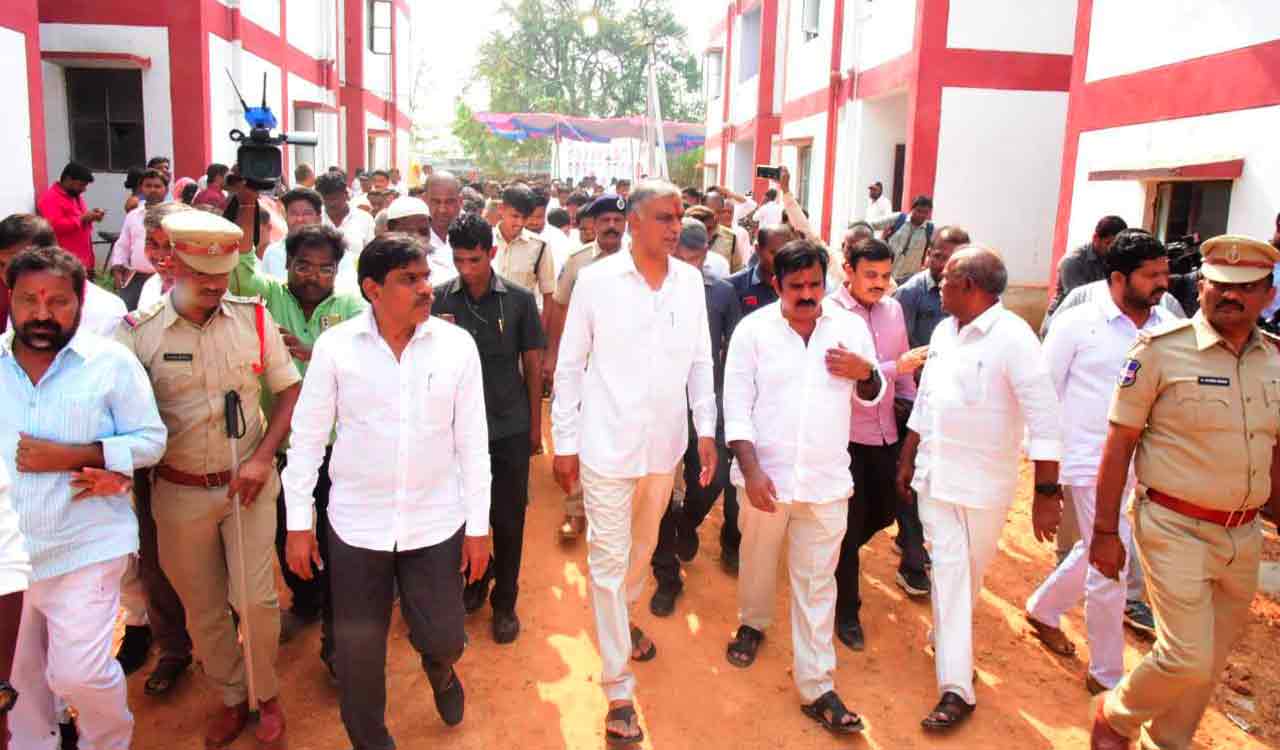 Telangana: 572 families get 2BHK houses in Andole