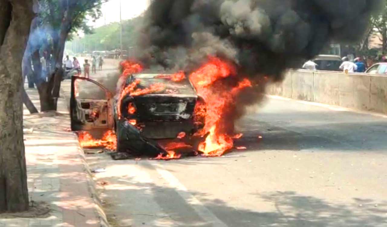 Andhra Pradesh: Techie burnt alive in car in Tirupati