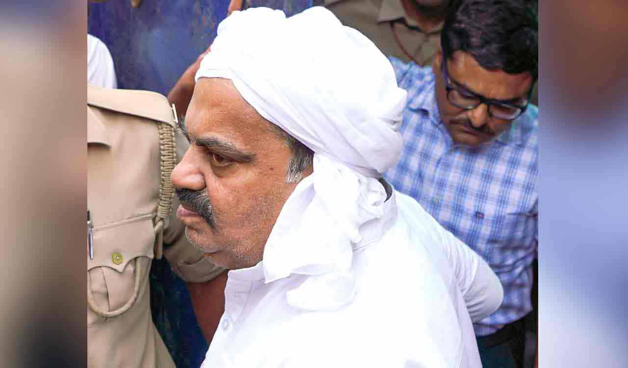 Atiq’s lawyer Vijay Mishra arrested in Lucknow