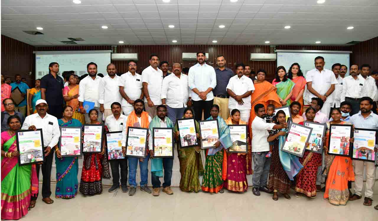 Best dalit bandhu entrepreneurs felicitated in Karimnagar