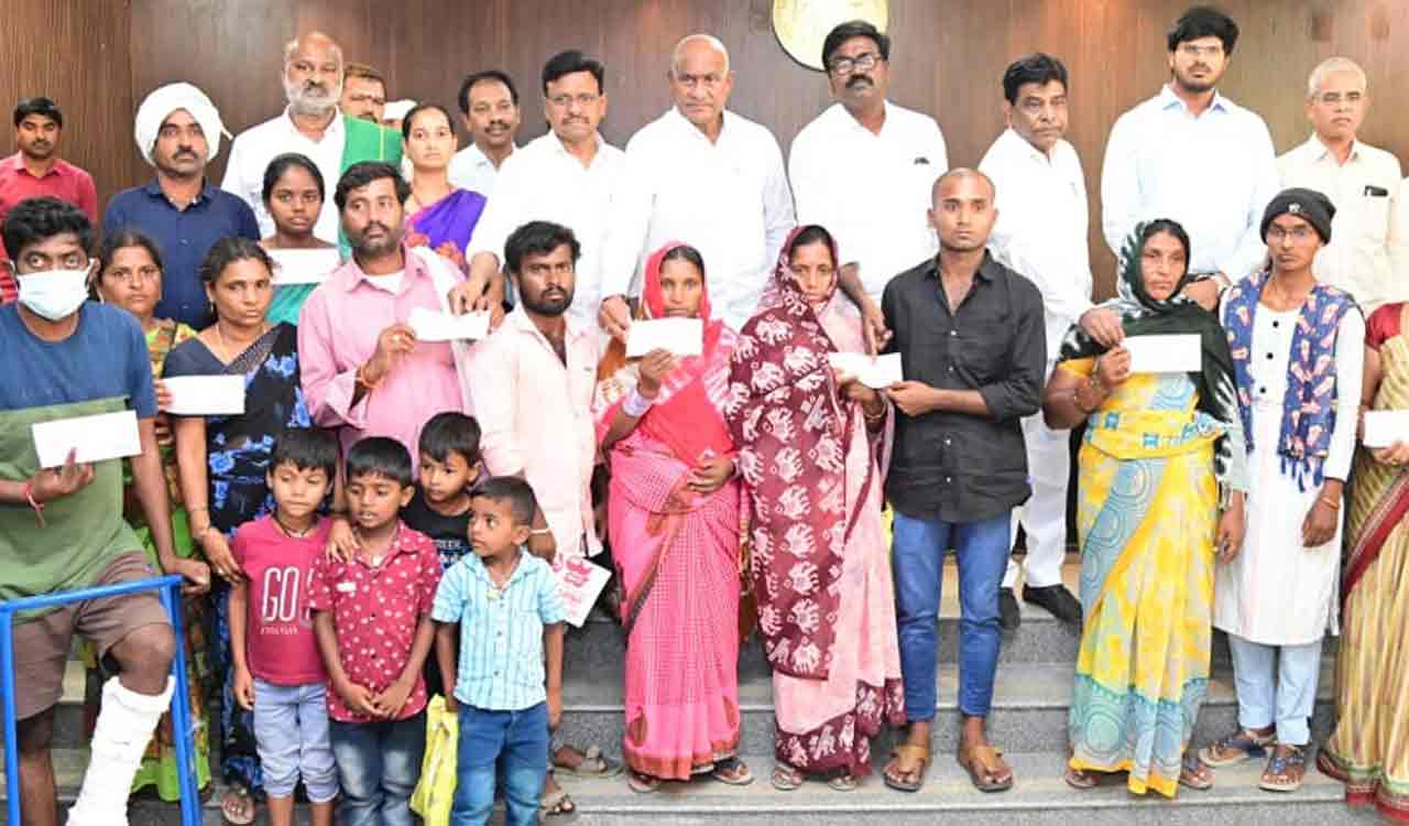 Khammam: Ex-gratia handed over to kin of Chimalpad fire mishap victims