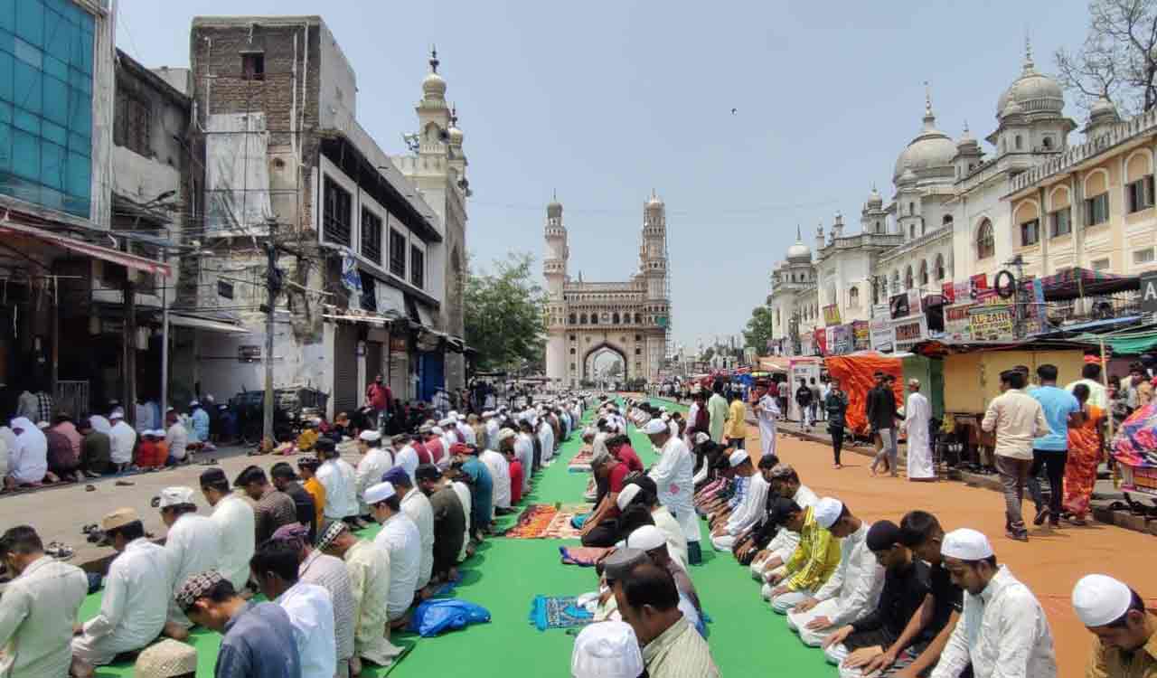 Hyderabad: Thousands of Muslims gather for Jumat ul Vida prayer at Mecca Masjid