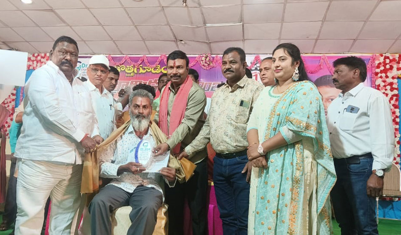 Kothagudem: Dr GSR Trust presents ‘Shramika Ratna’ awards to workers