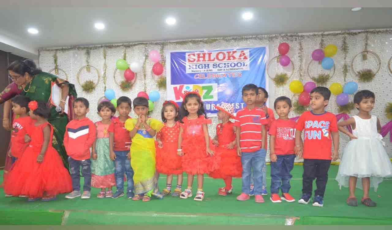 Hanamkonda: Tiny tots enthrall audience at cultural fest
