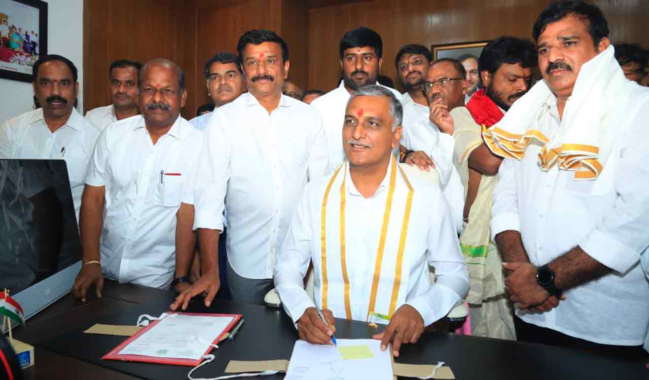 Telangana: Ministers, top officials sign crucial files on first day at ...