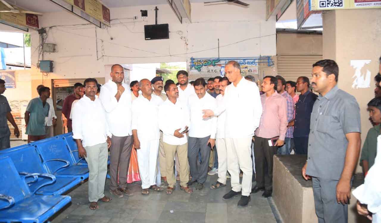 Harish Rao makes surprise visit to Jogipet bus station