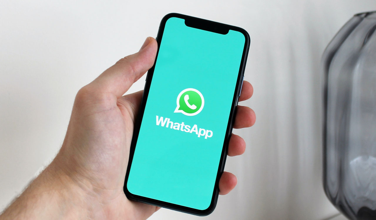 Here are some safety features you can use in WhatsApp