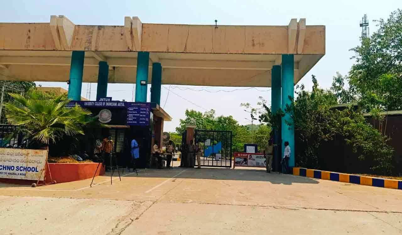 Telangana: Election Commission conducts enquiry into Dharmapuri EVM strong room incident