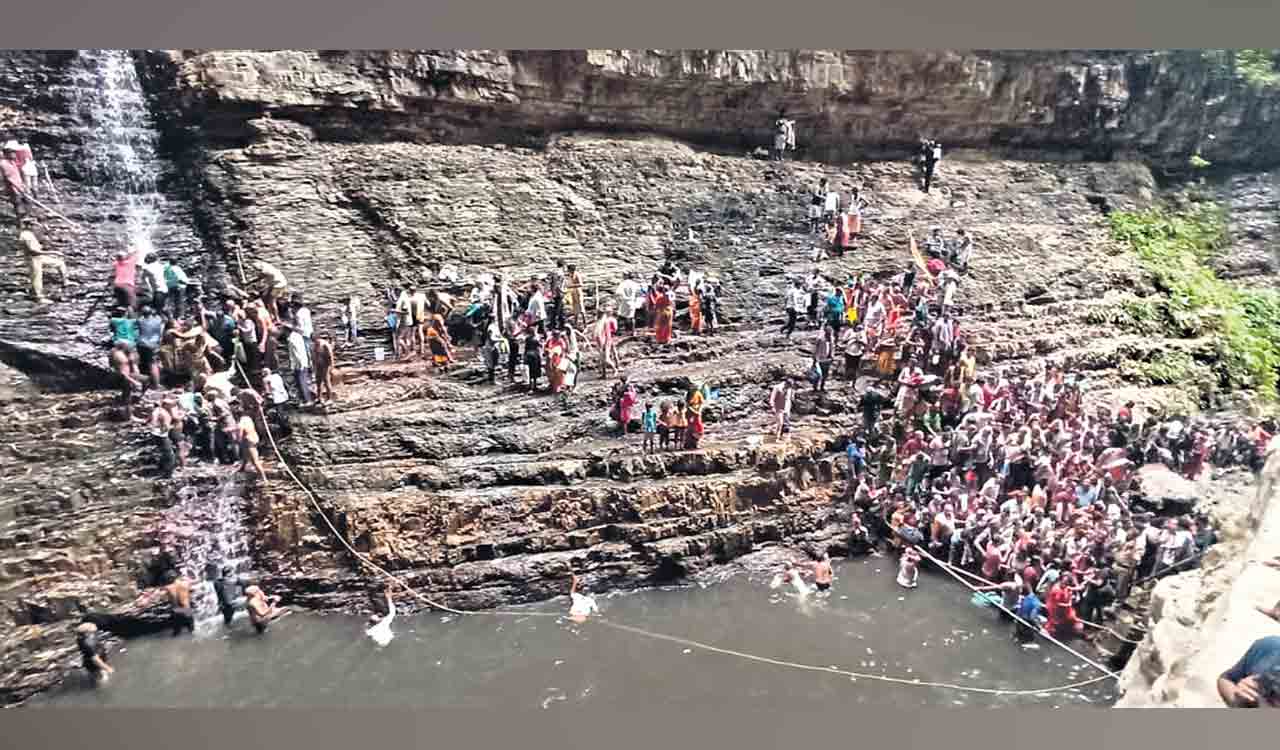 Nagarkurnool: Three-day Saleshwaram Jathara begins at Nallamalla forests