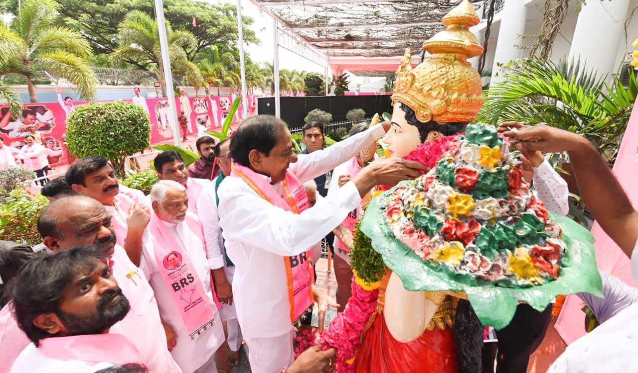 Telangana: BRS plenary turns festive occasion