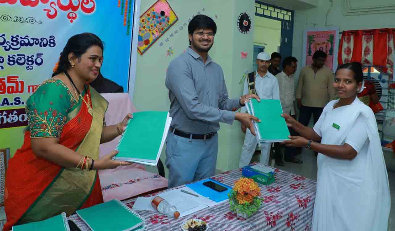 Khammam Collector distributes study material to students at Mahila Pranganam