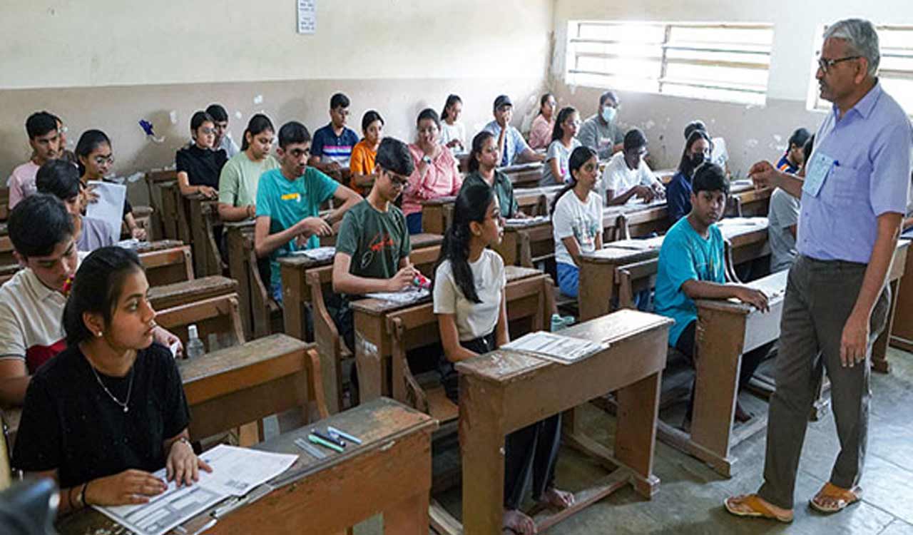 Kurnool: Invigilator takes photo of question paper during exam, probe ordered