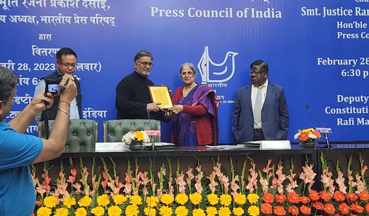 Hyderabad Urdu journalist bags Press Council of India award