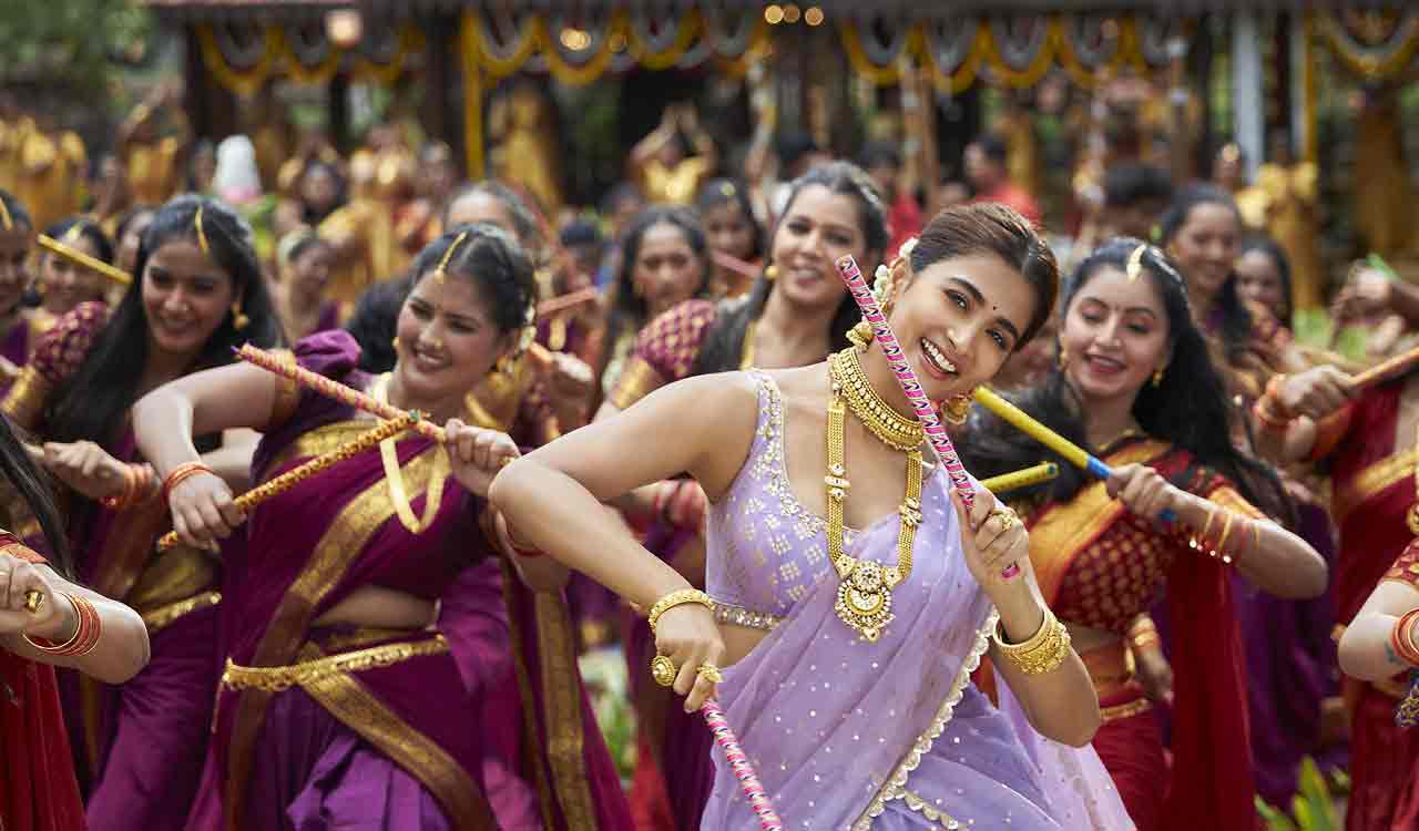 Telugu cinema’s heartbeat Pooja Hegde excels in Bathukamma song