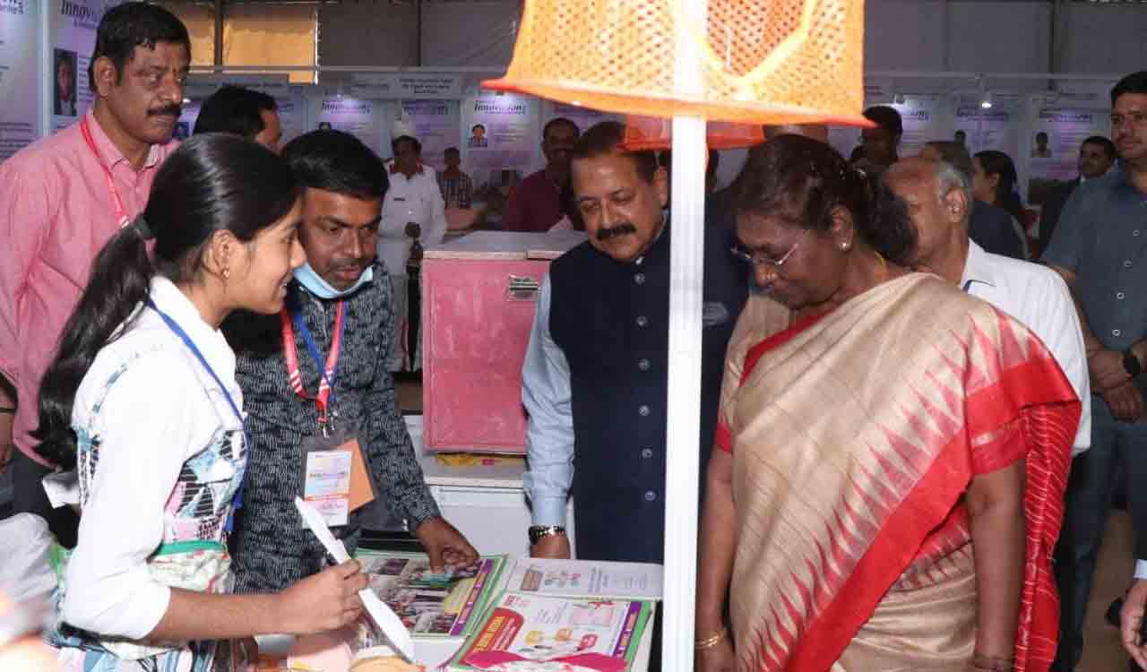 Mancherial girl wins plaudits from President of India