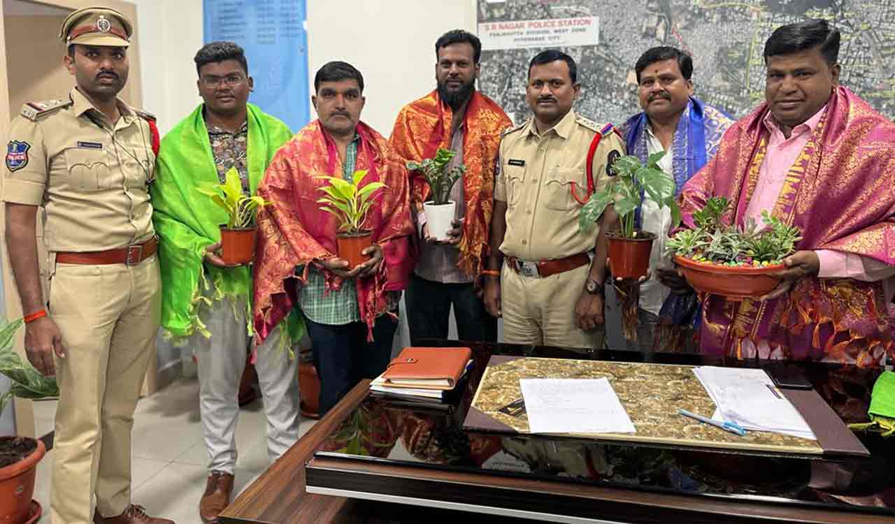 Hyderabad: Police Felicitate 6 Persons Who Saved Girl From Jilted Lover ...