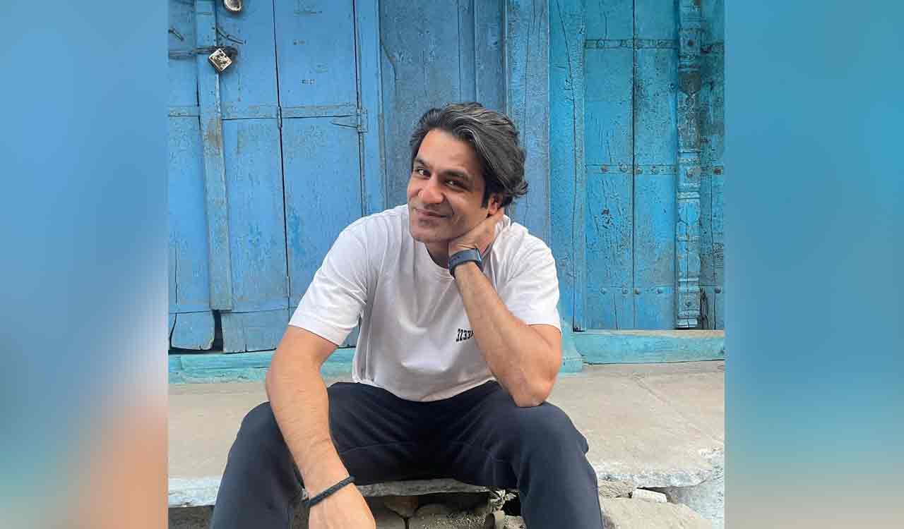 Sunny Hinduja gets nostalgic as ‘Aspirants’ celebrates second anniversary