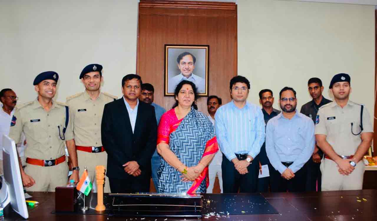 Telangana: Ministers, top officials sign crucial files on first day at new Secretariat